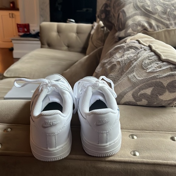 Comes with box brand new - Picture 4 of 4